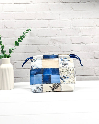Projekttasche Größe S Lyra Blue Patchwork blau creme - handgenäht in Bayern von Nadelmikado