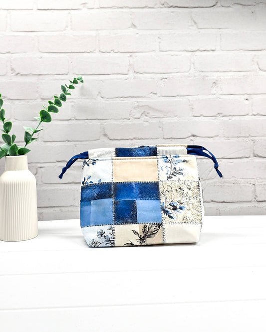 Projekttasche Größe S Lyra Blue Patchwork blau creme - handgenäht in Bayern von Nadelmikado