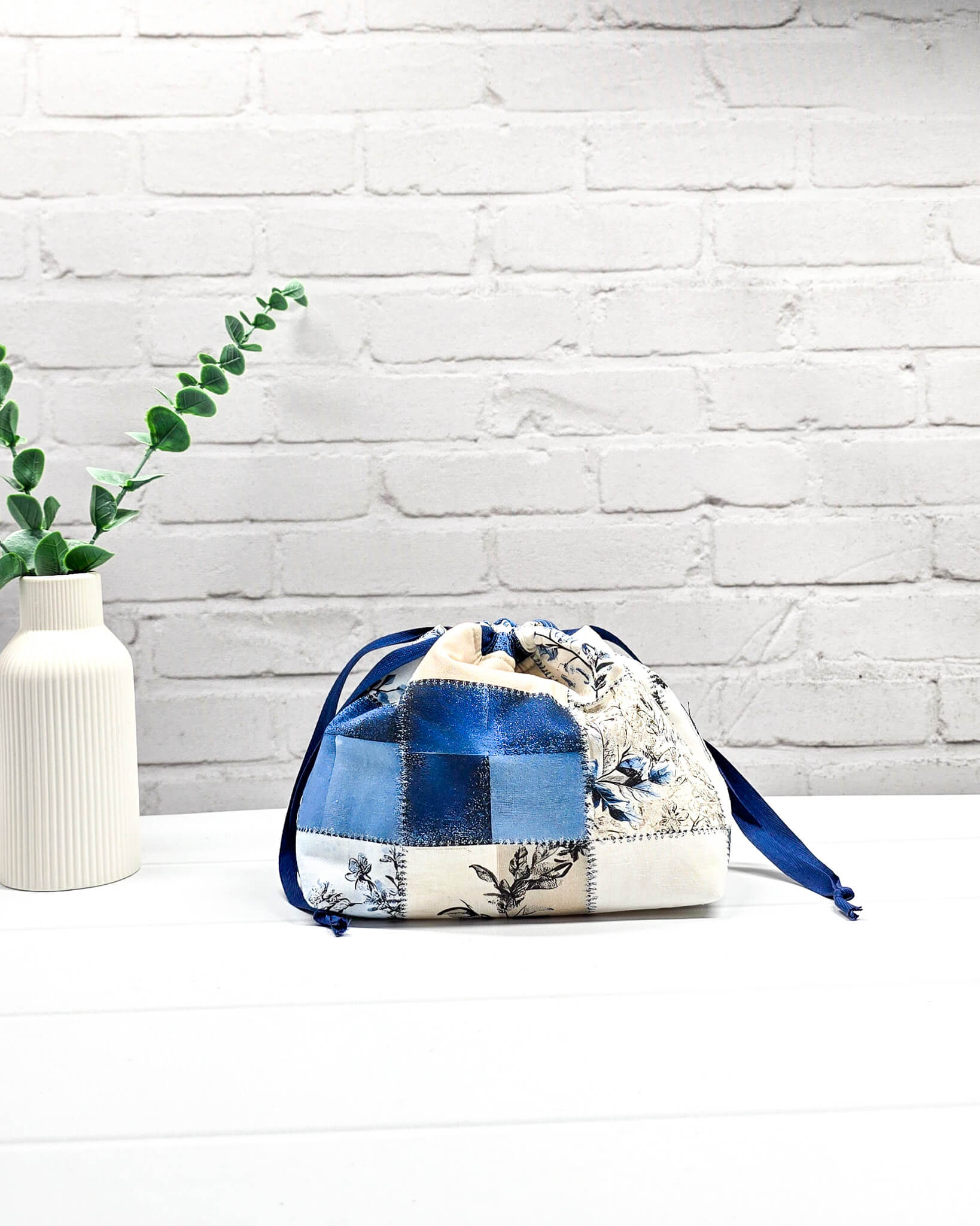 Projekttasche Größe S Lyra Blue Patchwork blau creme - handgenäht in Bayern von Nadelmikado