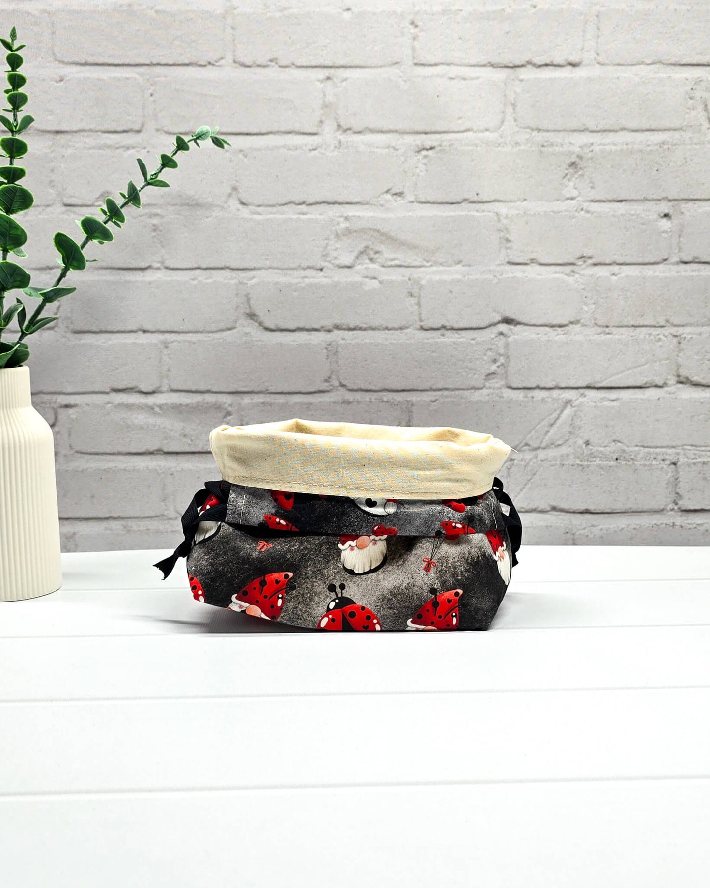 Projekttasche Größe S Lyra Lucky Gnome mit Wichteln - handgenäht in Bayern von Nadelmikado