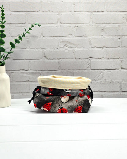 Projekttasche Größe S Lyra Lucky Gnome mit Wichteln - handgenäht in Bayern von Nadelmikado