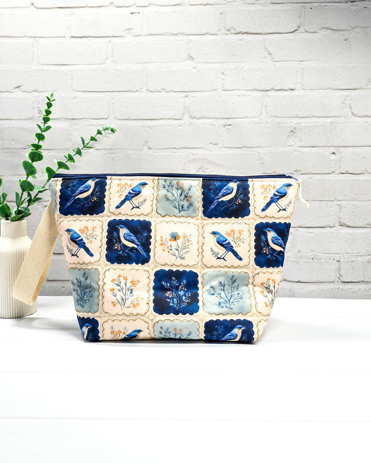 Projekttasche Isvind M Bluebird Garden Vogelmotiv blau - handgenäht in Bayern von Nadelmikado