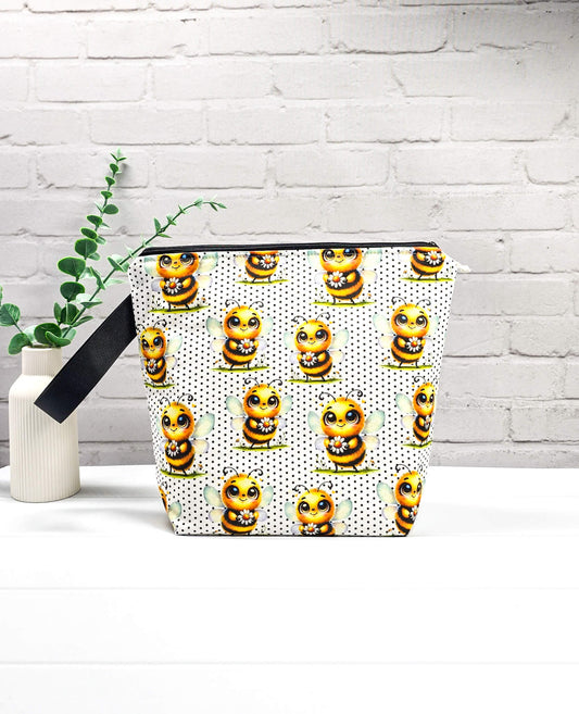 Projekttasche Isvind M Bienen Muster mit Reißverschluss Bayern handgenäht von Nadelmikado