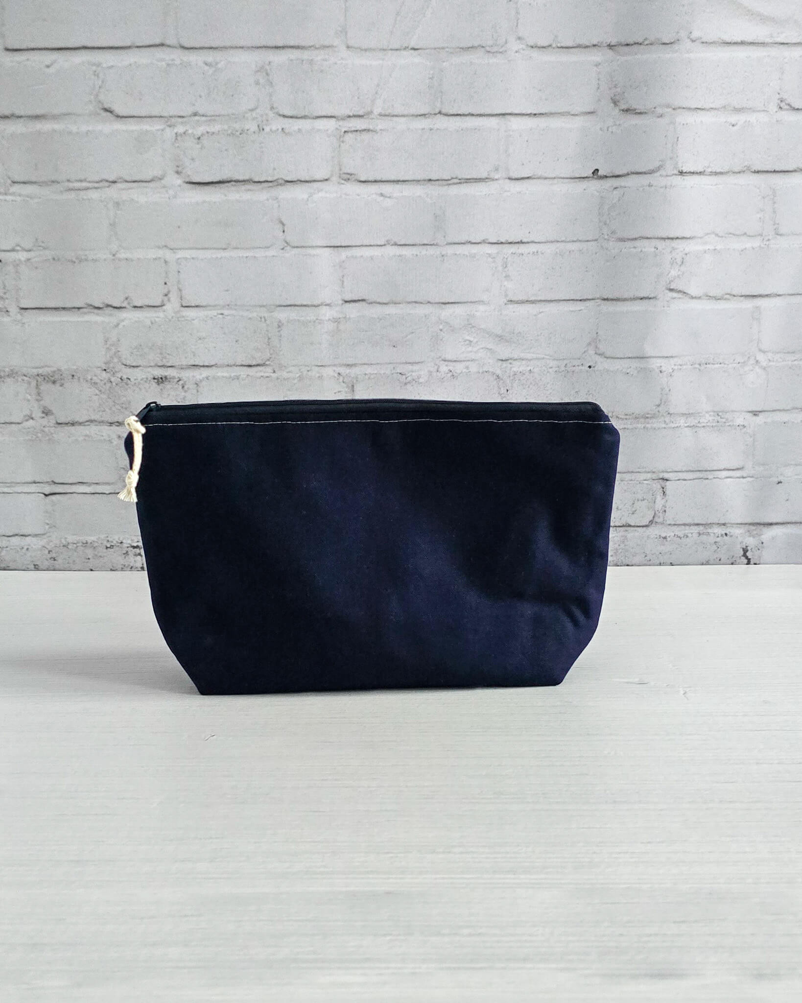 Projekttasche Isvind S aus dunkelblauem Canvas - handgenäht in Bayern von Nadelmikado