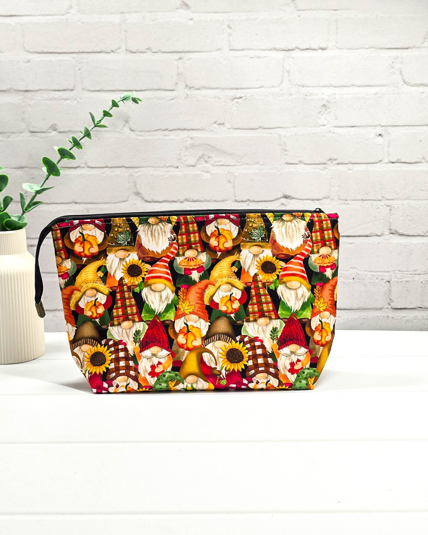 Handgefertigte Projekttasche Knit’n Keep Größe S mit herbstlichem Wichtel-Motiv, Sonnenblumen und Kürbissen,  Projektbeutel mit Nadelgarage - handgenäht in Bayern von Nadelmikado