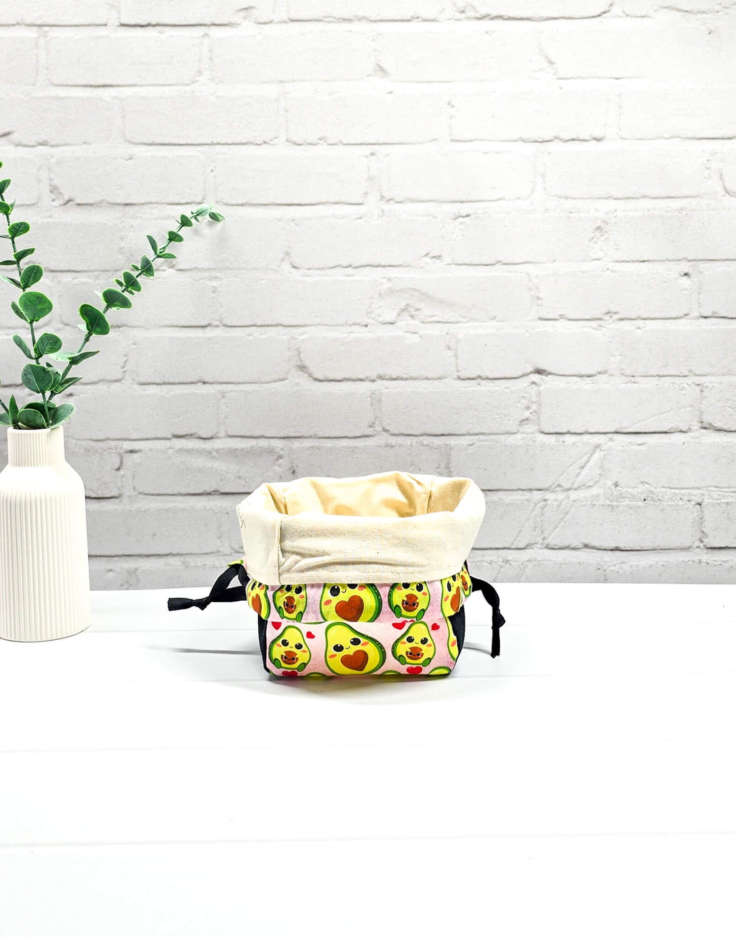 Projekttasche Lina Avocado Love mit Avocado Muster und Canvas - handgenäht in Bayern von Nadelmikado