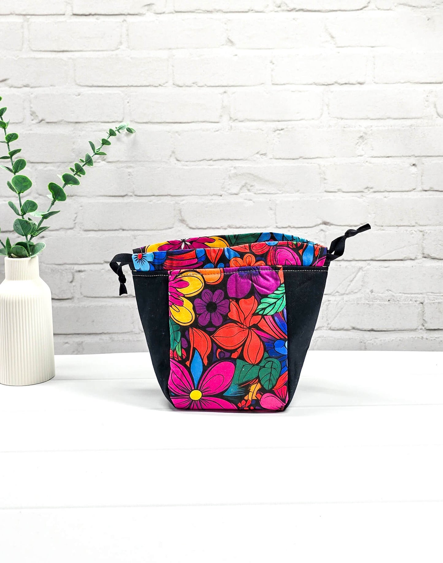 Projekttasche Lina Color Pop buntes Blumenmuster - handgenäht in Bayern von Nadelmikado