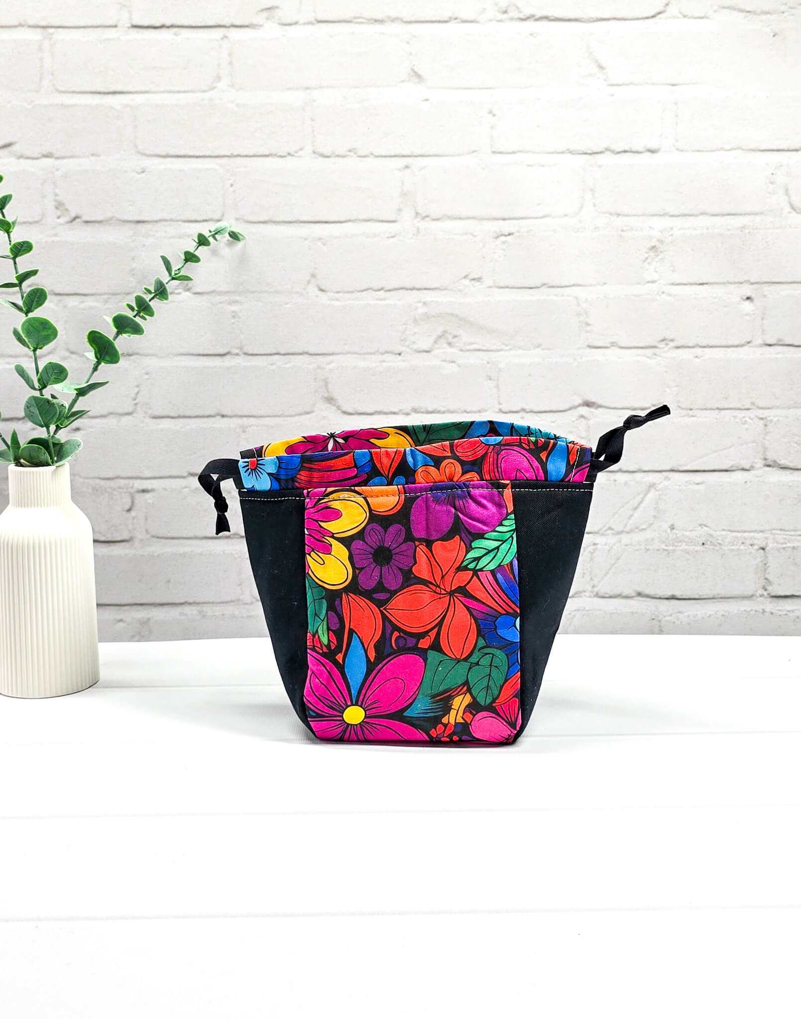 Projekttasche Lina Color Pop buntes Blumenmuster - handgenäht in Bayern von Nadelmikado