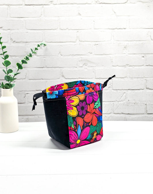 Projekttasche Lina Color Pop buntes Blumenmuster - handgenäht in Bayern von Nadelmikado