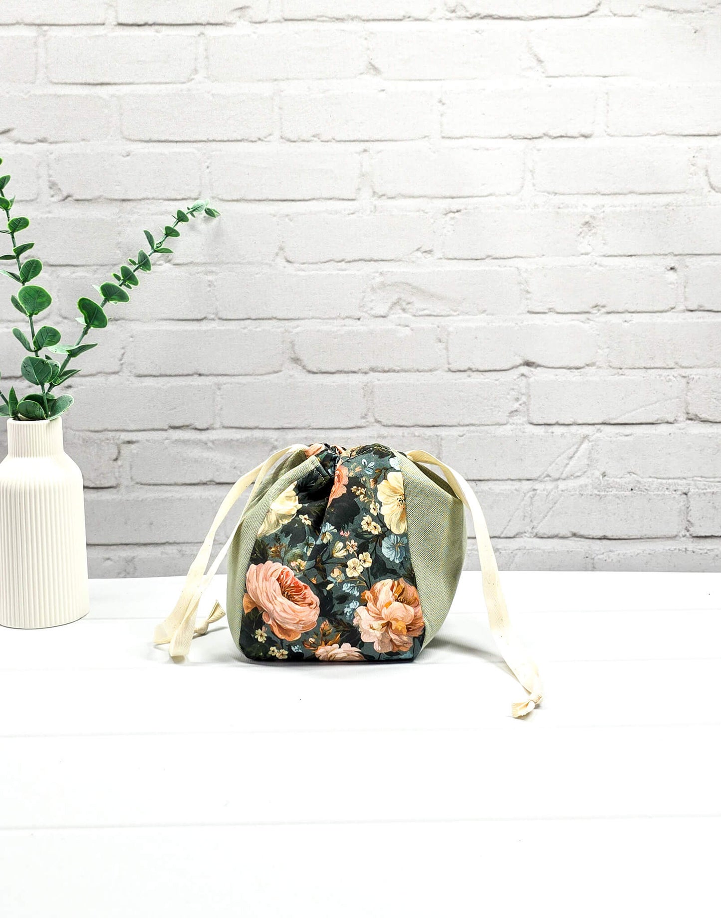 Projekttasche Lina Vintage Garden floral grün beige Canvas - handgenäht in Bayern von Nadelmikado