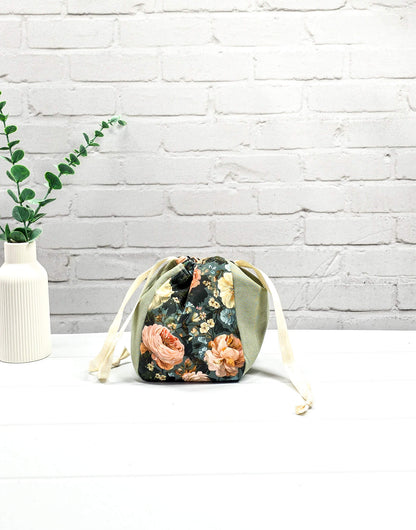 Projekttasche Lina Vintage Garden floral grün beige Canvas - handgenäht in Bayern von Nadelmikado