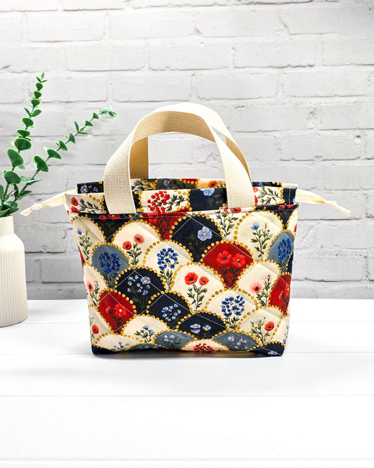 Projekttasche S Alva Patchwork Blumen rot blau - handgenäht in Bayern von Nadelmikado
