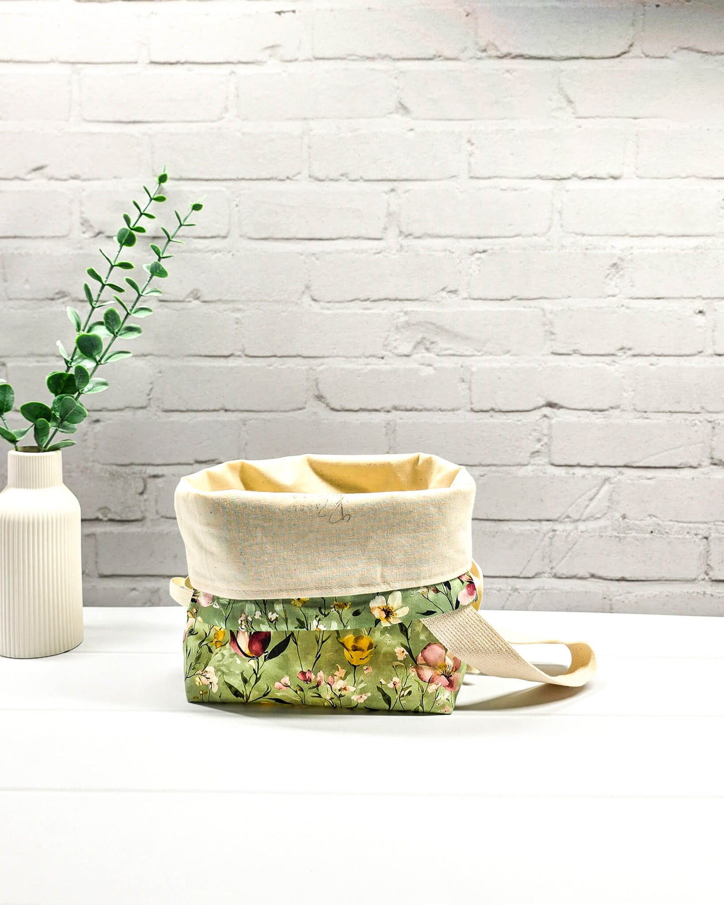 Projekttasche Größe S für Strick und Häkelprojekte mit Wildblumenmotiven. Handgenäht in Bayern von Nadelmikado. 