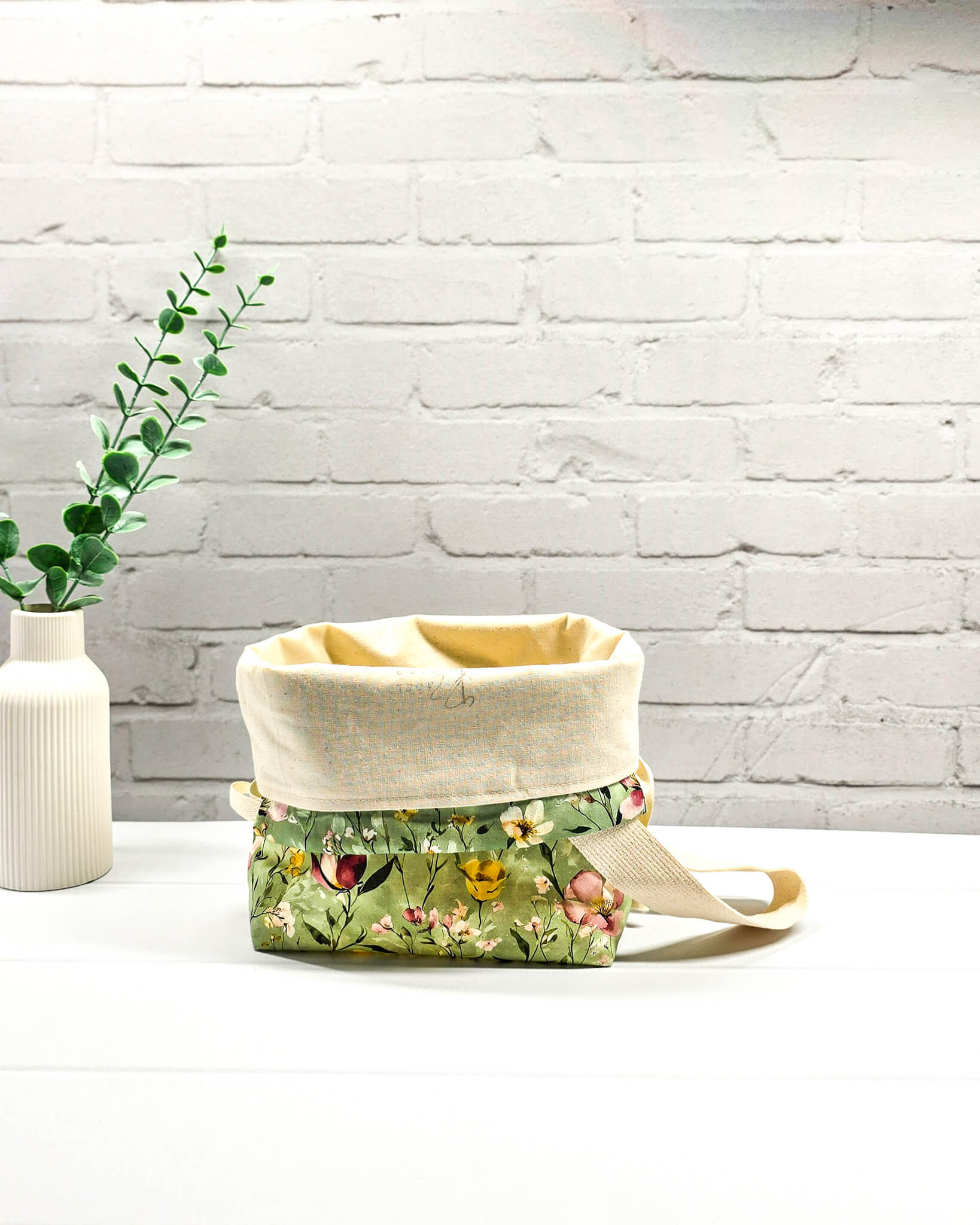 Projekttasche Größe S für Strick und Häkelprojekte mit Wildblumenmotiven. Handgenäht in Bayern von Nadelmikado. 