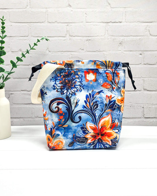 Farbenfrohe Stricktasche mit blau-orangem Blumenmuster - handgenäht in bayern von Nadelmikado