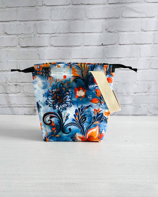 Farbenfrohe Stricktasche mit blau-orangem Blumenmuster - handgenäht in bayern von Nadelmikado