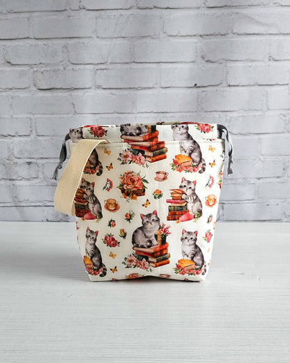 Projektbeutel mit Katzenmuster und Kordelzug von Nadelmikado handgenäht in Bayern