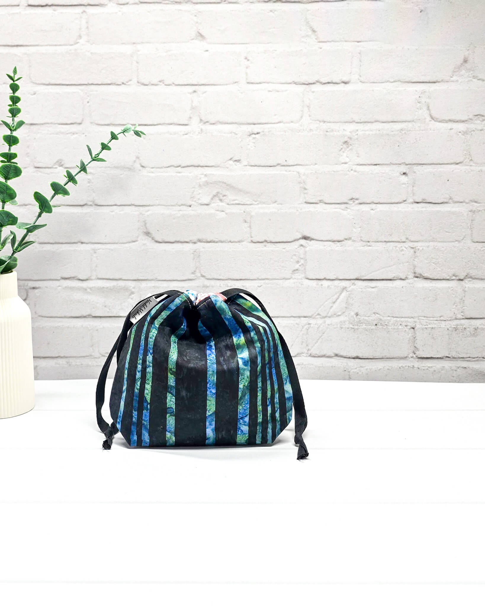 Projekttasche XS Tindra Ocean Stripes mit blauen Streifen - handgenäht in Bayern von Nadelmikado