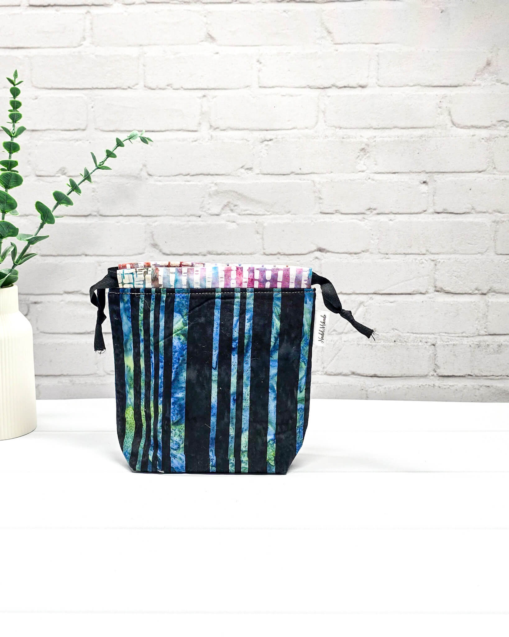 Projekttasche XS Tindra Ocean Stripes mit blauen Streifen - handgenäht in Bayern von Nadelmikado
