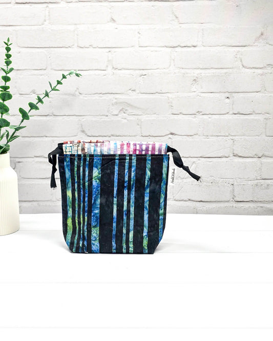 Projekttasche XS Tindra Ocean Stripes mit blauen Streifen - handgenäht in Bayern von Nadelmikado