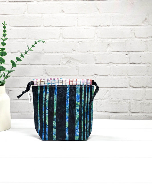 Projekttasche XS Tindra Ocean Stripes mit blauen Streifen - handgenäht in Bayern von Nadelmikado