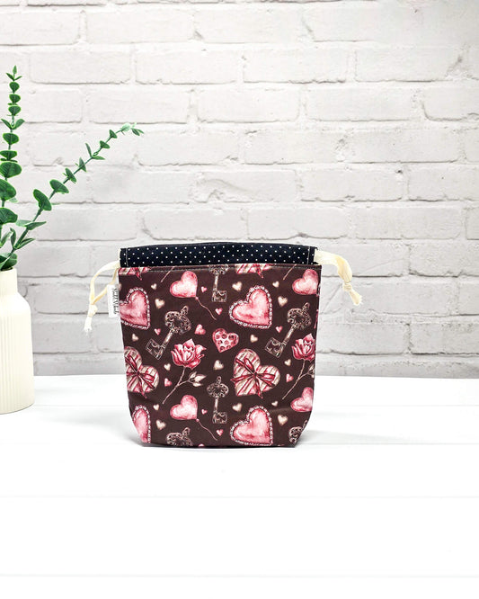 Projekttasche XS Tindra Secret Hearts mit Herz- und Schlüsselmotiv - handgenäht in Bayern von Nadelmikado