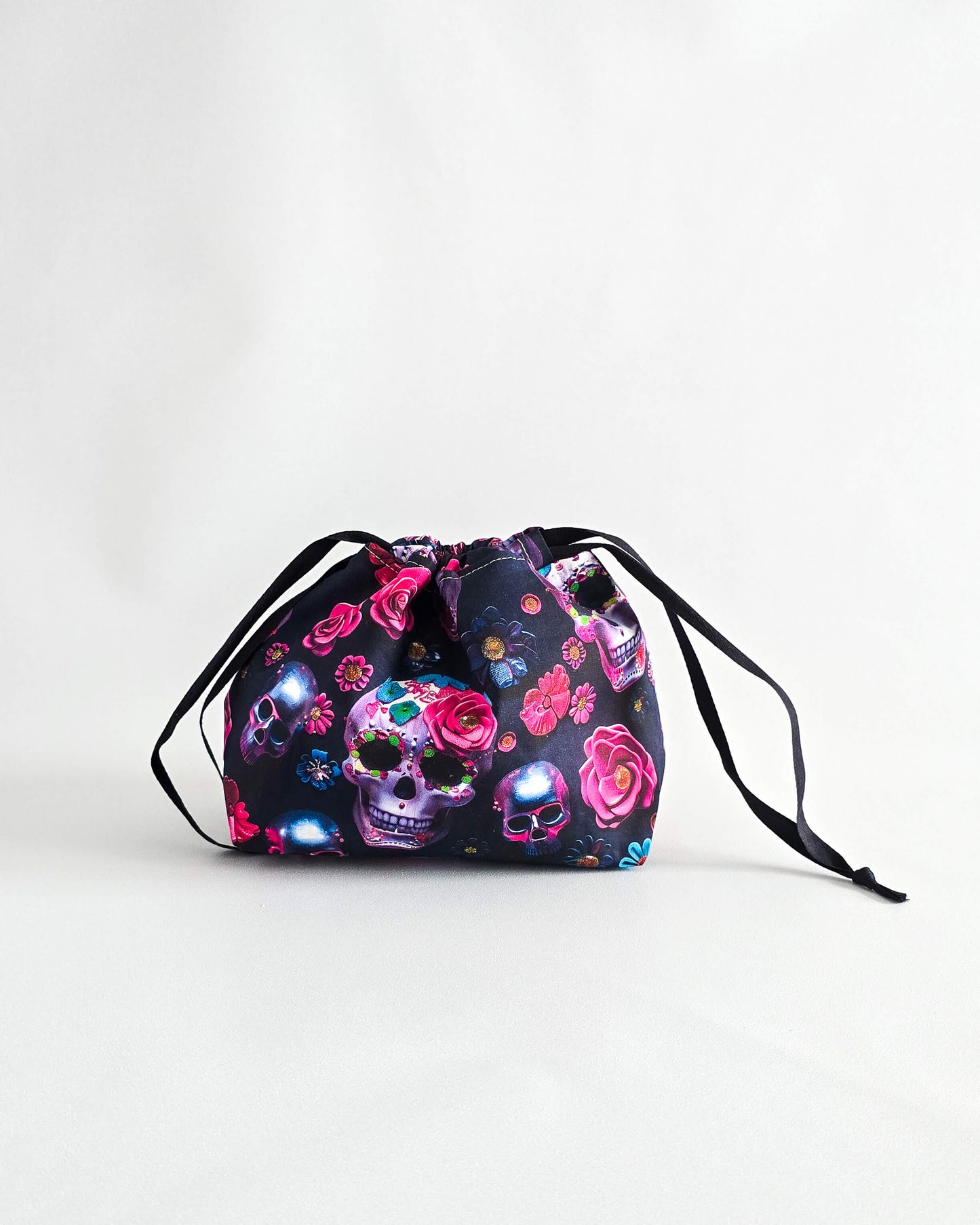 Projektbeutel Lyra im Sugar Skull Design, Handarbeit aus Deutschland