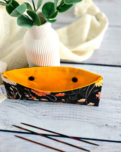 Nadelgarage Wild Meadow, Stricknadel-Aufbewahrung mit Blumenmotiv, Bayern, handgenäht, Nadelmikado