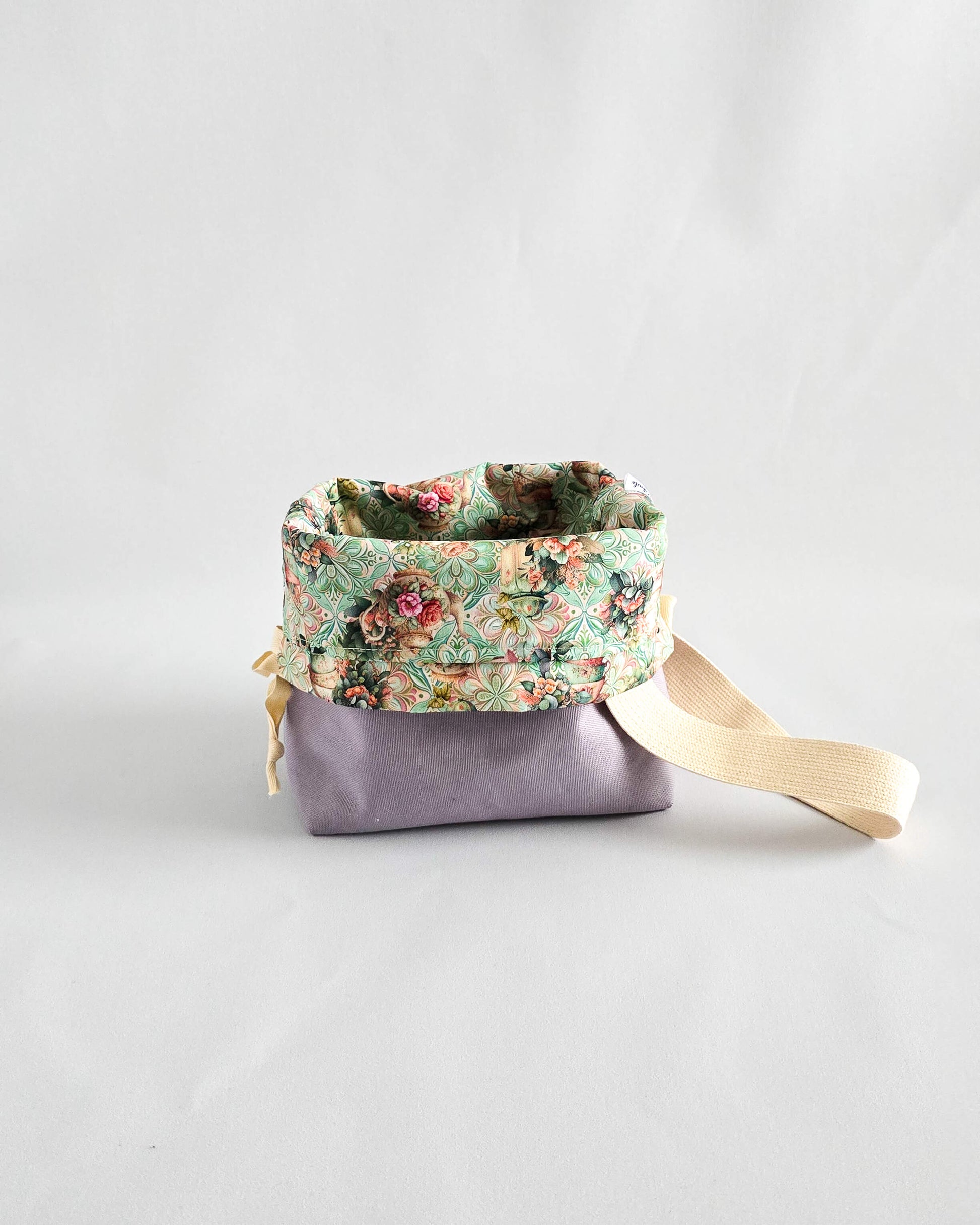 Tuva Bag Ash Canvas & Mint Tea Garden – handgenäht in Bayern von Nadelmikado