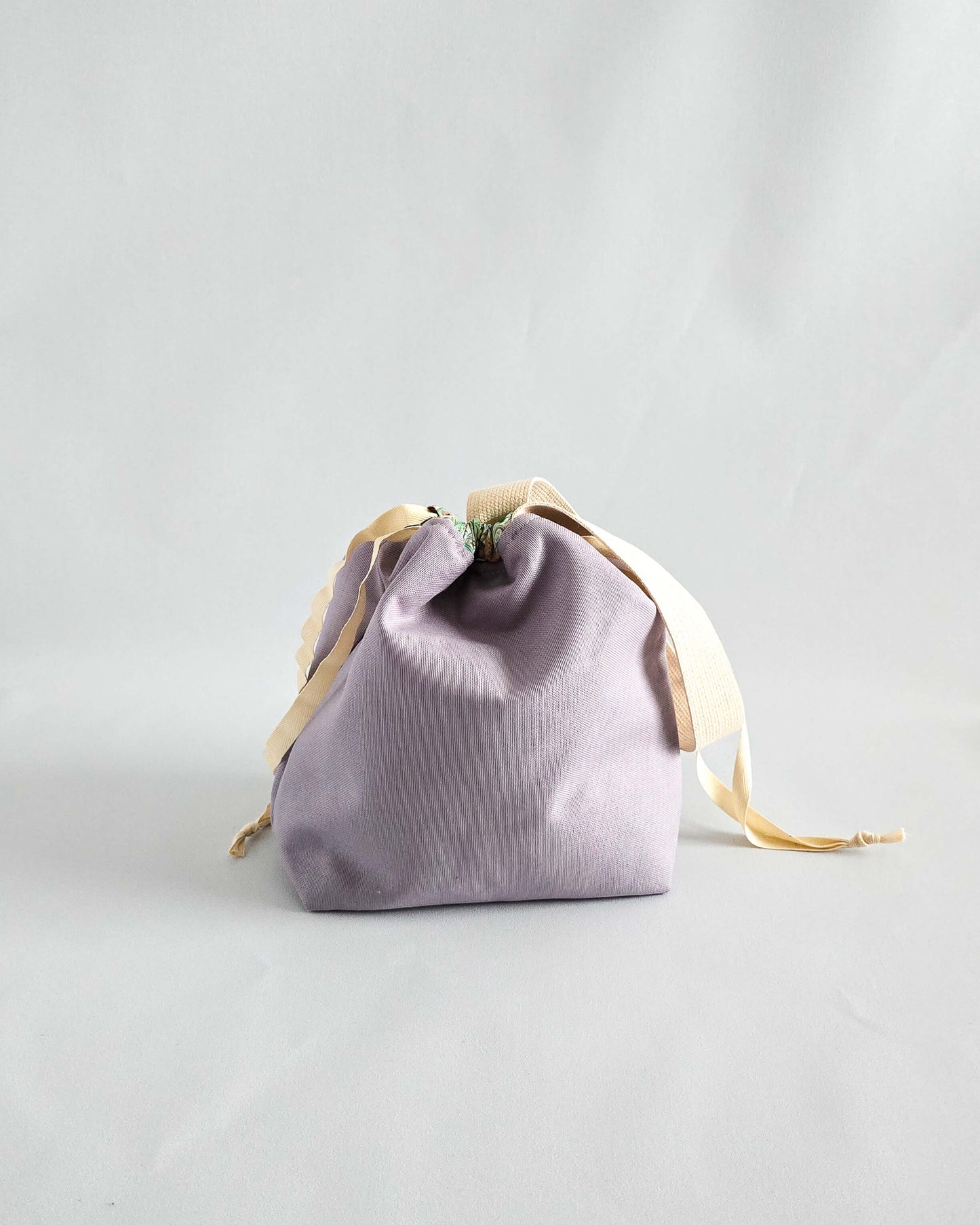 Tuva Bag Ash Canvas & Mint Tea Garden – handgenäht in Bayern von Nadelmikado