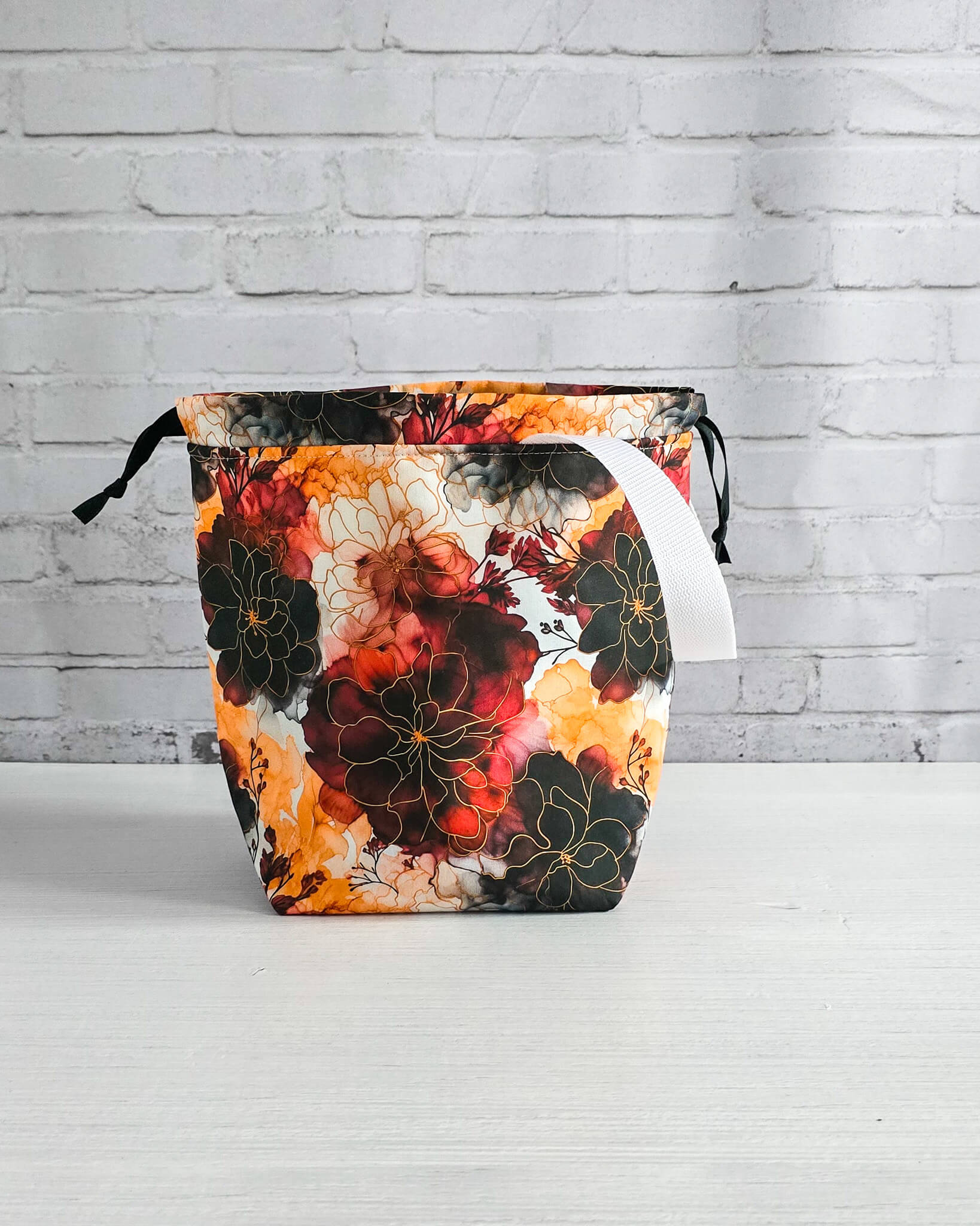 Tuva Bag M Projekttasche mit floralem Herbstmotiv - handgenäht in Bayern von Nadelmikado