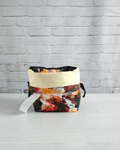 Tuva Bag M Projekttasche mit floralem Herbstmotiv - handgenäht in Bayern von Nadelmikado