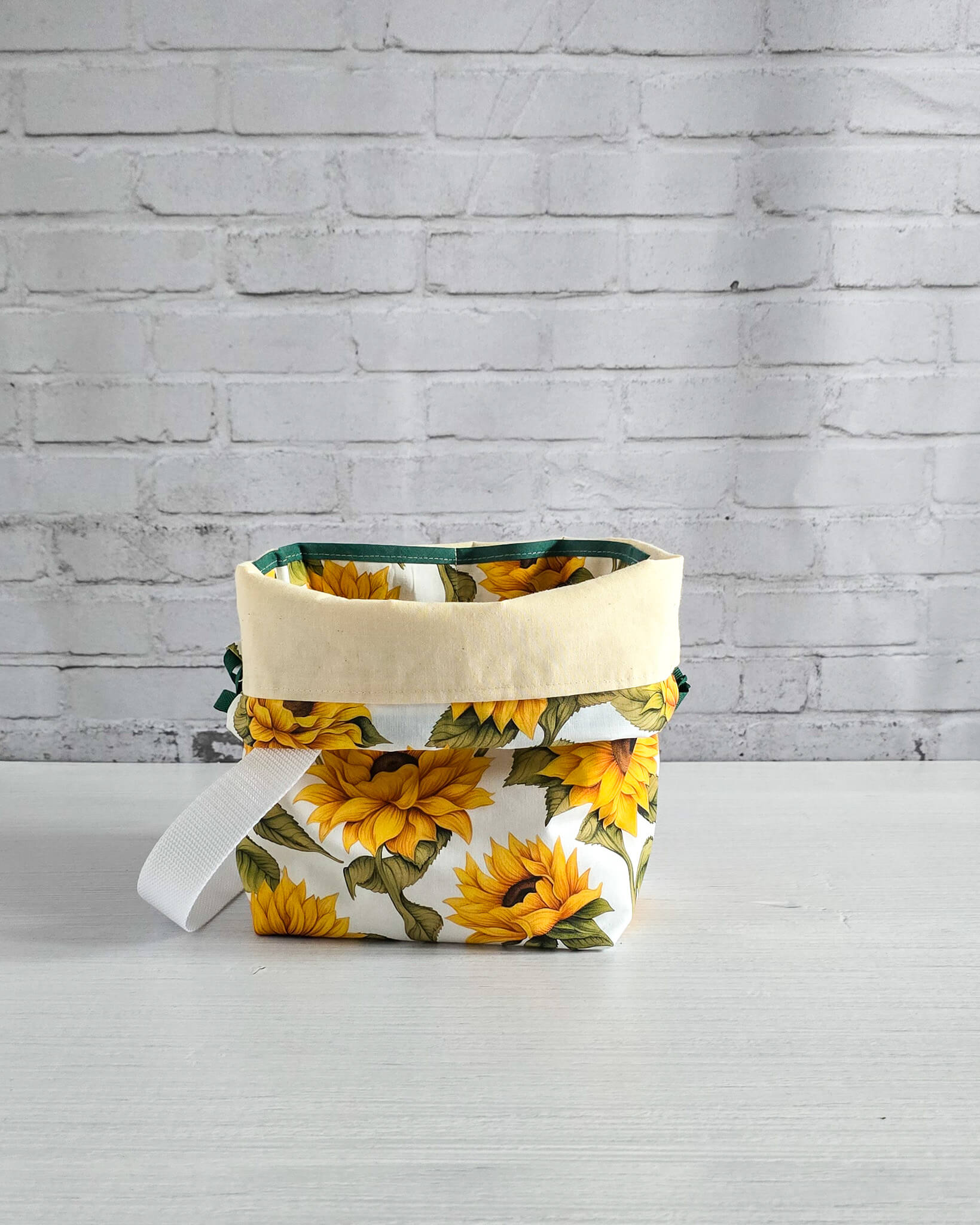 Tuva Bag M Projekttasche mit Sonnenblumenmotiv - handgenäht in Bayern von Nadelmikado