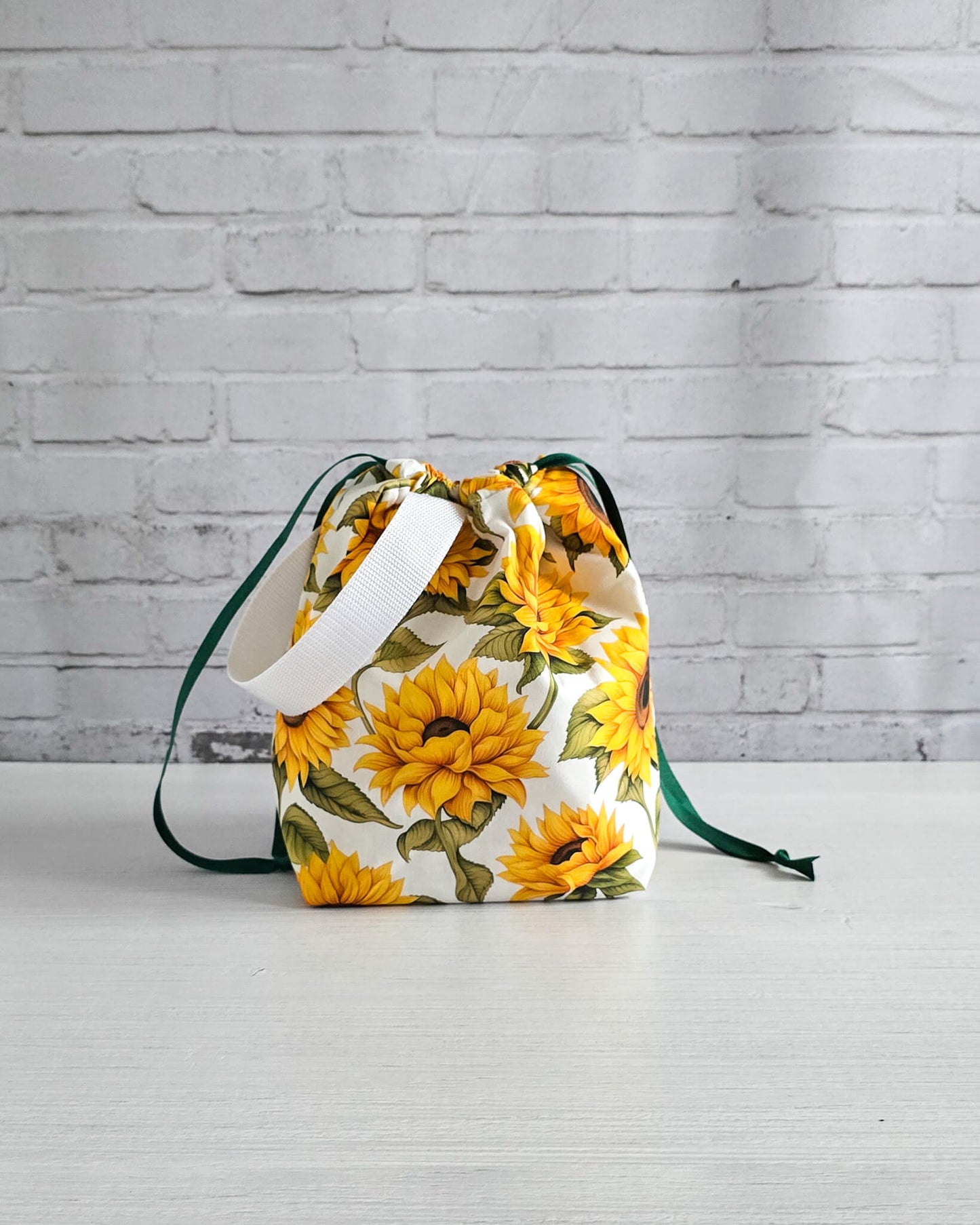 Tuva Bag M Projekttasche mit Sonnenblumenmotiv - handgenäht in Bayern von Nadelmikado