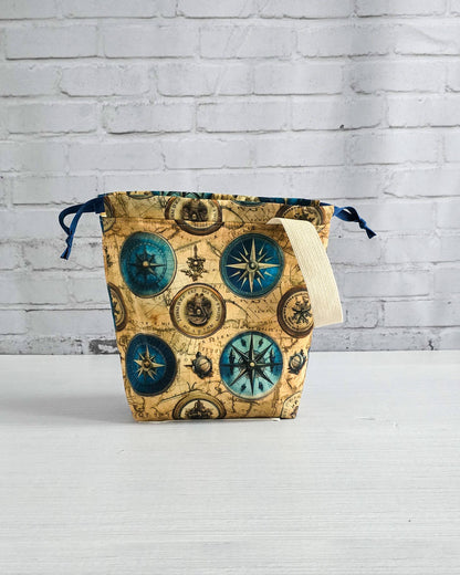 Tuva Bag S Projekttasche mit Kompassmotiv und Kordelzug - handgenäht in Bayern von Nadelmikado