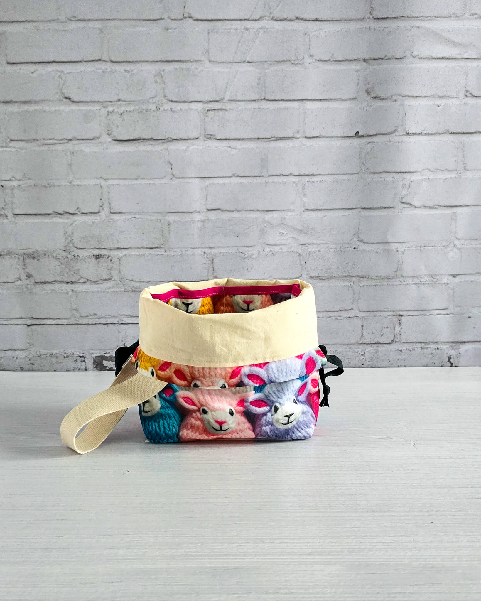 Tuva Bag S Woolly Friends Projekttasche für Strickprojekte handgenäht in Bayern von Nadelmikado