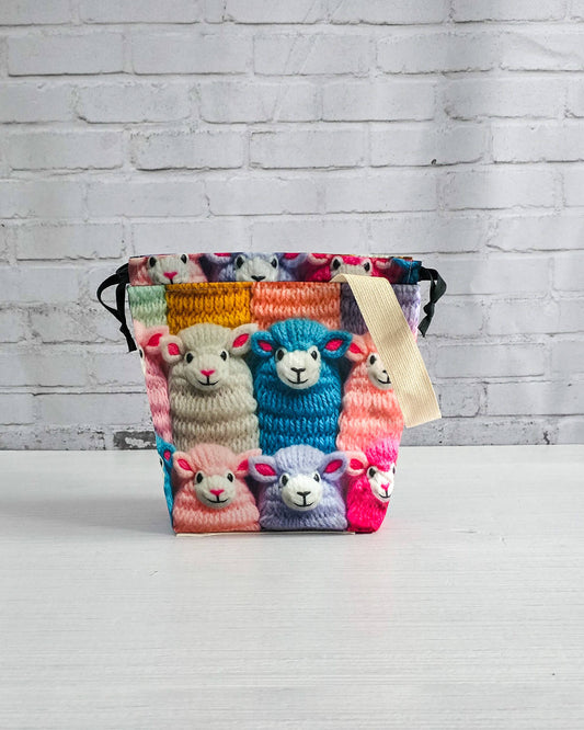 Tuva Bag S Woolly Friends Projekttasche für Strickprojekte handgenäht in Bayern von Nadelmikado