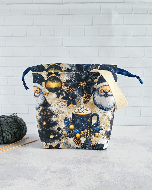 Tuva Projekttasche mit winterlichem Tassenmotiv und Kordelzug - handgenäht in Bayern von Nadelmikado