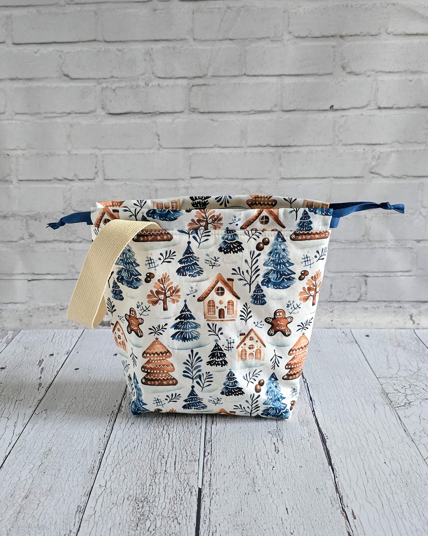 Tuva Bag Winter Village Projekttasche handgenäht in Bayern von Nadelmikado