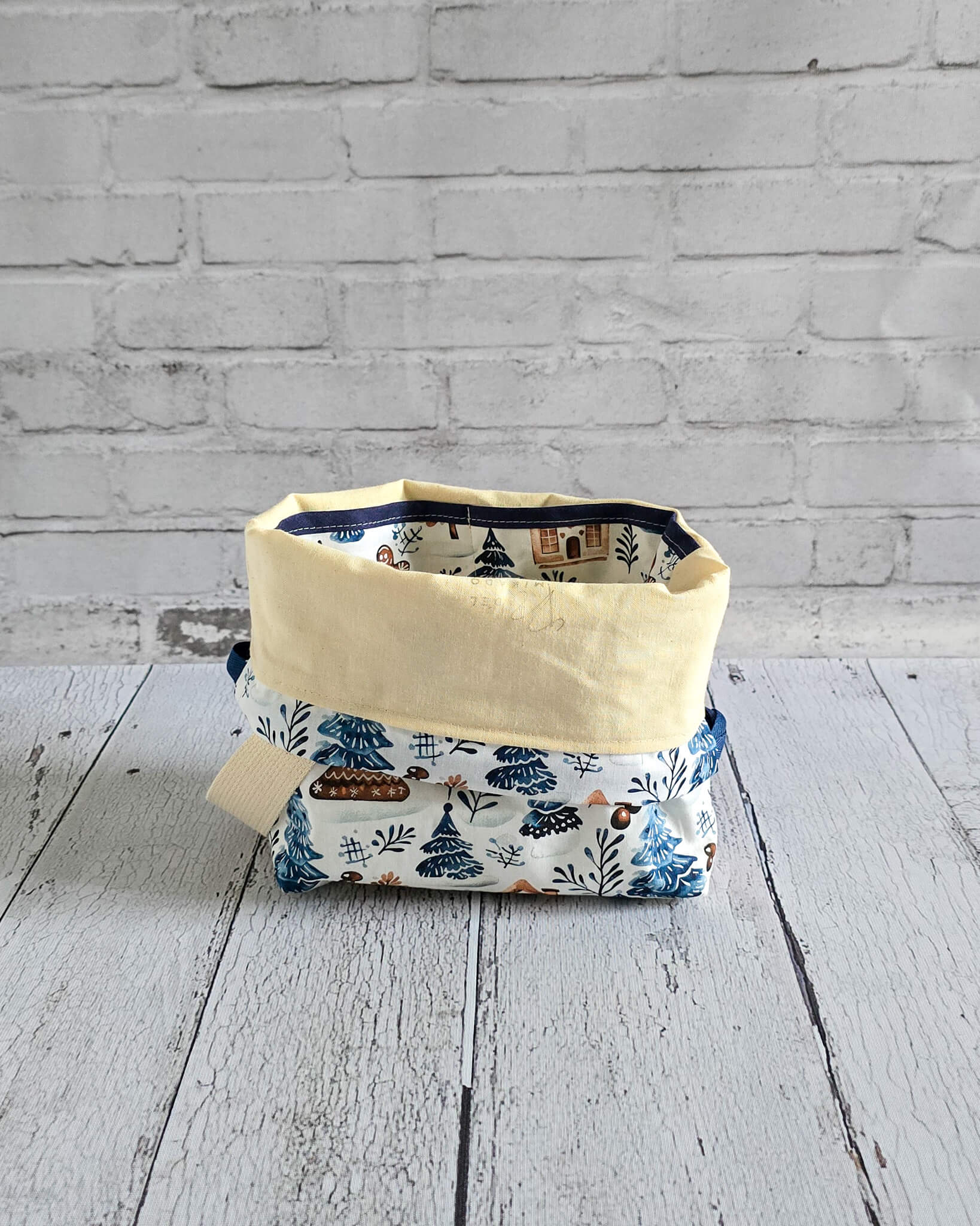 Tuva Bag Winter Village Projekttasche handgenäht in Bayern von Nadelmikado