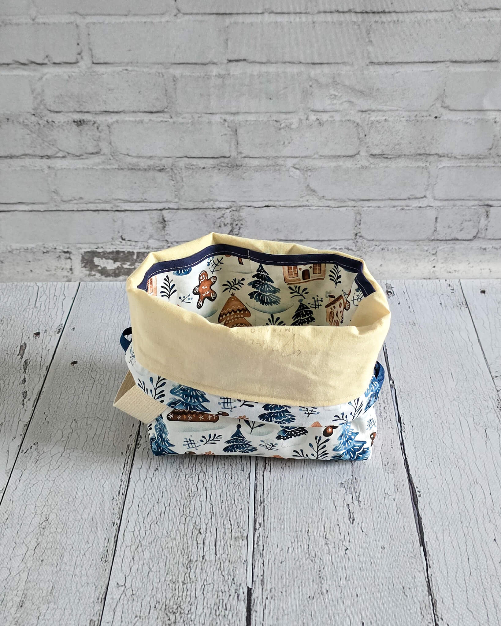 Tuva Bag Winter Village Projekttasche handgenäht in Bayern von Nadelmikado