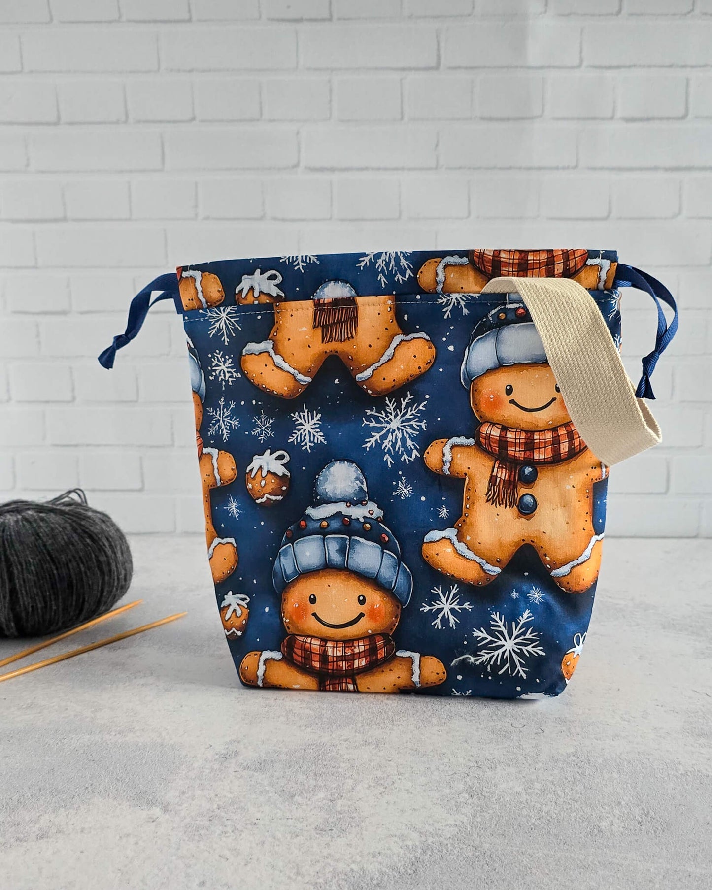 Tuva Projekttasche mit Lebkuchenmotiv und Kordelzug - handgenäht in Bayern von Nadelmikado