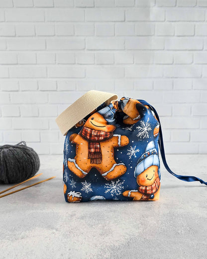 Tuva Projekttasche mit Lebkuchenmotiv und Kordelzug - handgenäht in Bayern von Nadelmikado