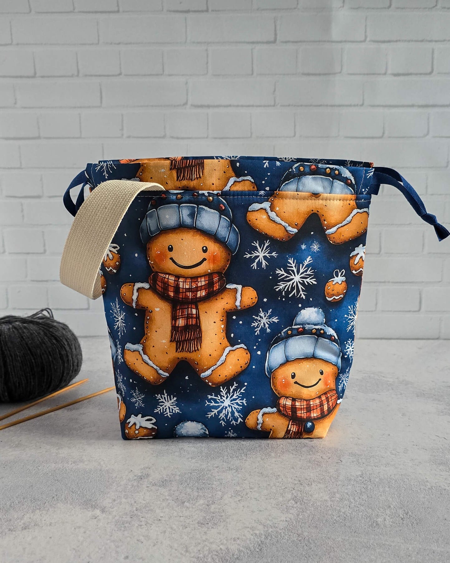 Tuva Projekttasche mit Lebkuchenmotiv und Kordelzug - handgenäht in Bayern von Nadelmikado