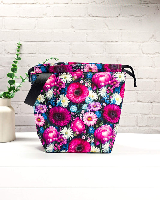 Projekttasche Tuva M buntes Blumenmuster handgenäht Bayern von Nadelmikado
