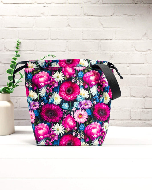 Projekttasche Tuva M buntes Blumenmuster handgenäht Bayern von Nadelmikado