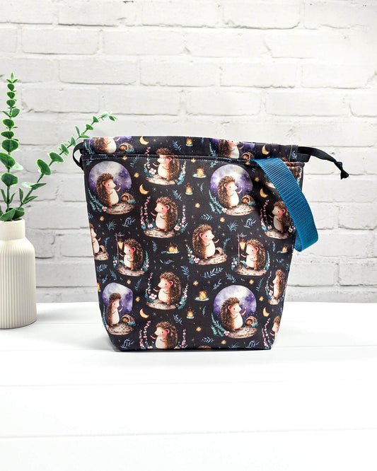 Projekttasche Tuva M Igel Mond Sterne handgenäht Bayern von Nadelmikado