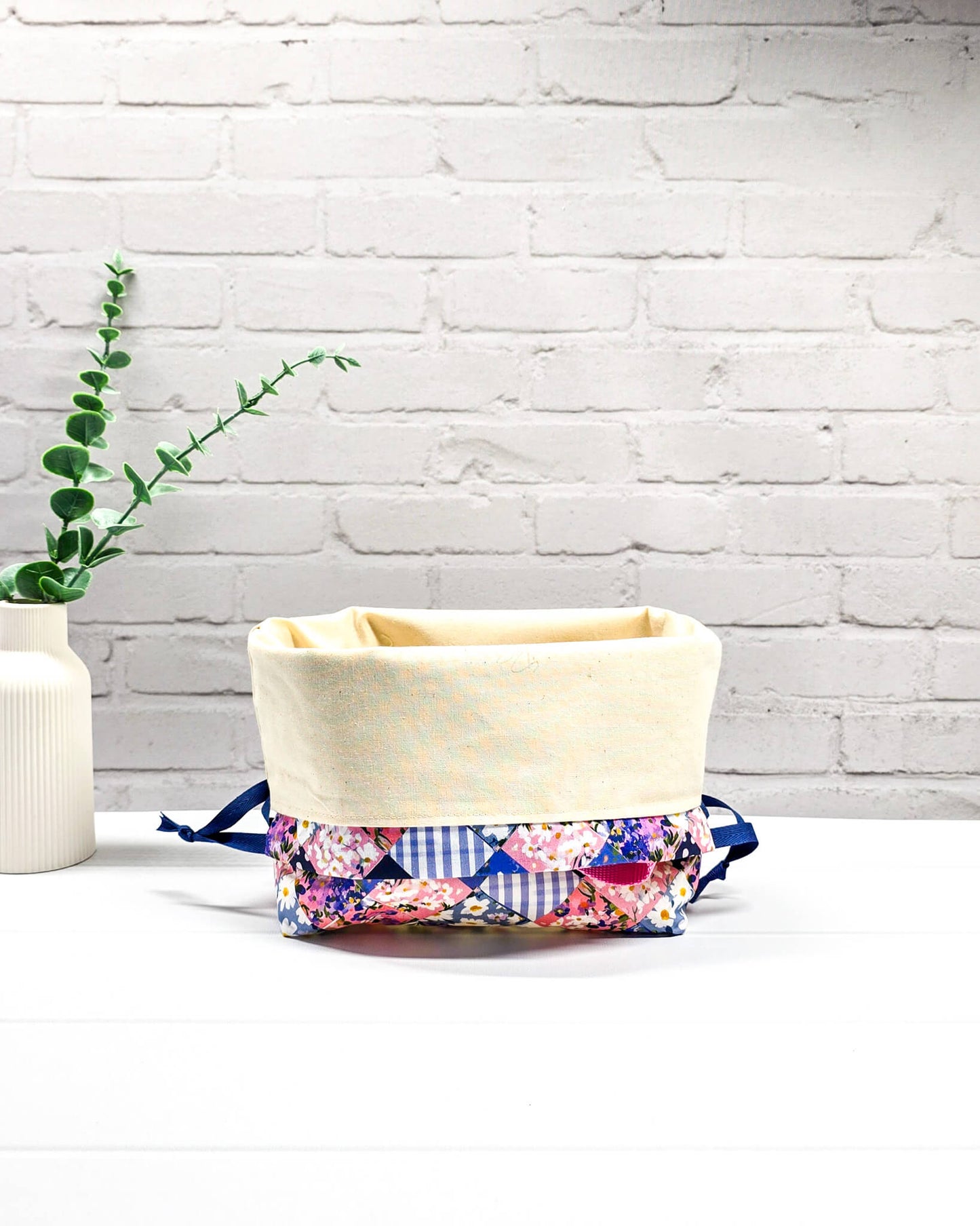 Projekttasche Tuva M Patchwork Blumenmuster handgenäht Bayern von Nadelmikado