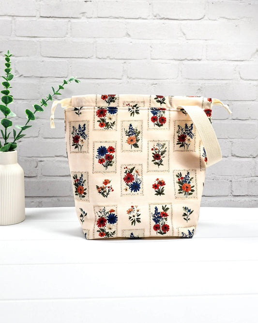 Projekttasche Tuva M Blumen Kachelmuster handgenäht Bayern von Nadelmikado
