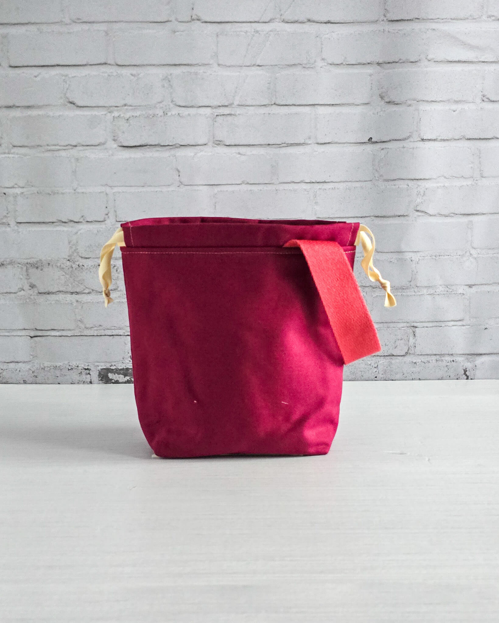 Canvas Projekttasche Tuva S Berry handgenäht in Bayern von Nadelmikado